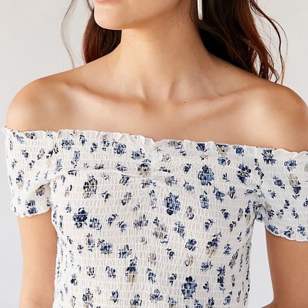 SOLD 🌈 UO “Jade” smocked off-the-shoulder floral
